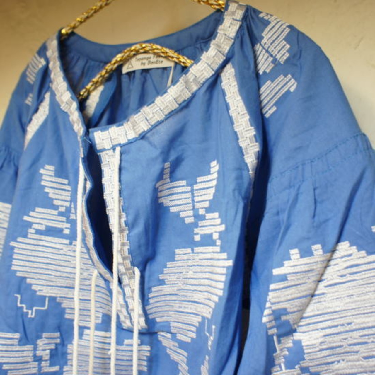 Topanga Fashion エンブロイダリーカフタンブラウス　ブルー【SALE】