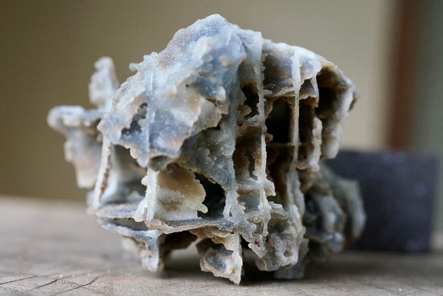 カルセドニー / クローライト　Chalcedony / Chlorite