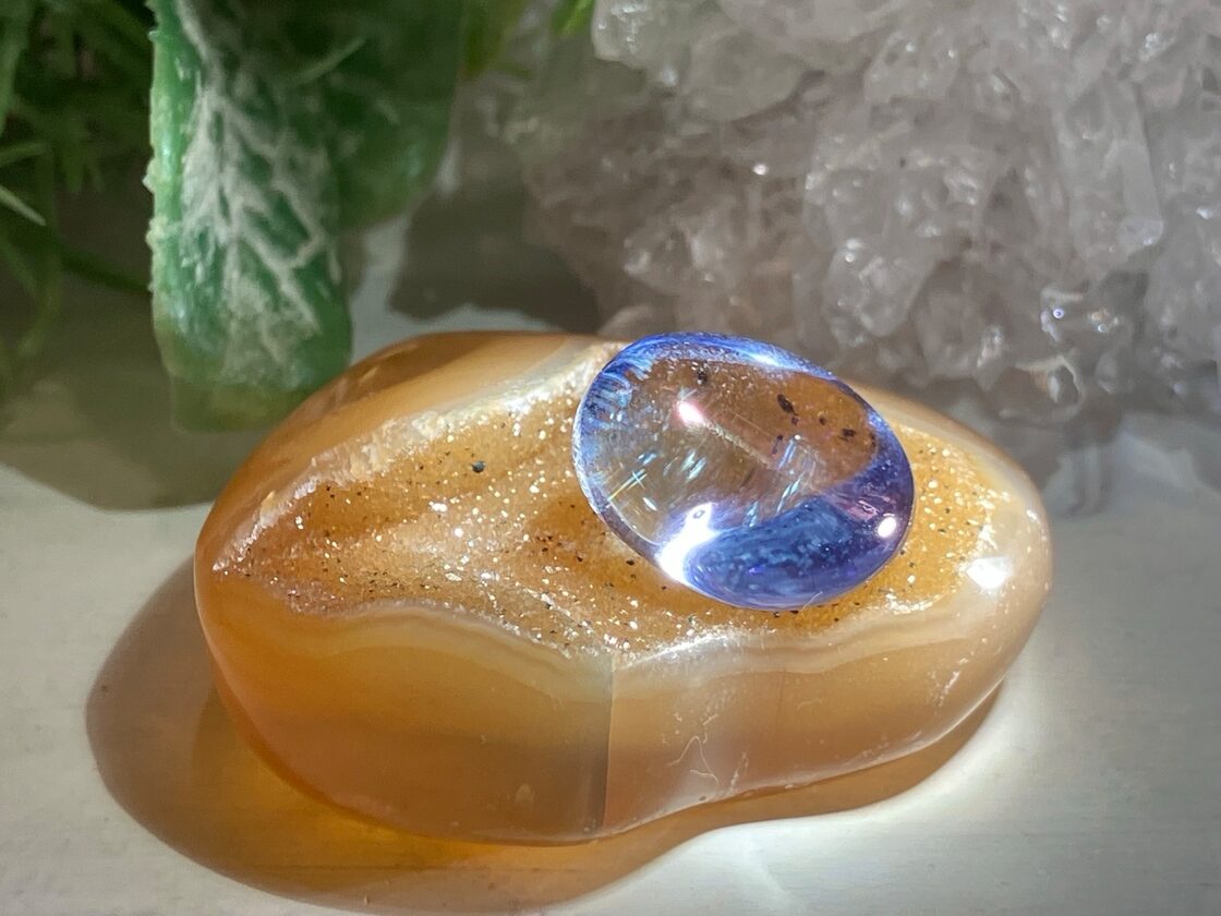 ジオード24・221g 瑪瑙 水晶 紫水晶 クォーツ くすぐったかっ アゲート  