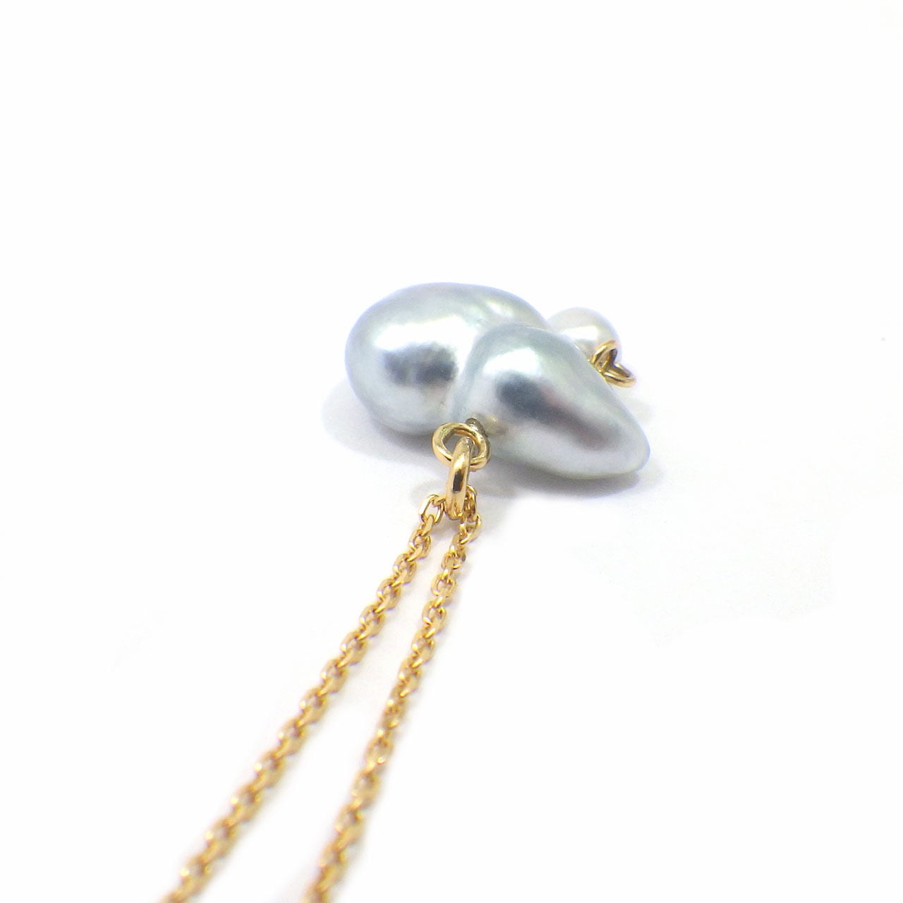 K18YG 南洋白蝶ケシ真珠 ペンダントネックレス《雲と雨粒》（KR71030