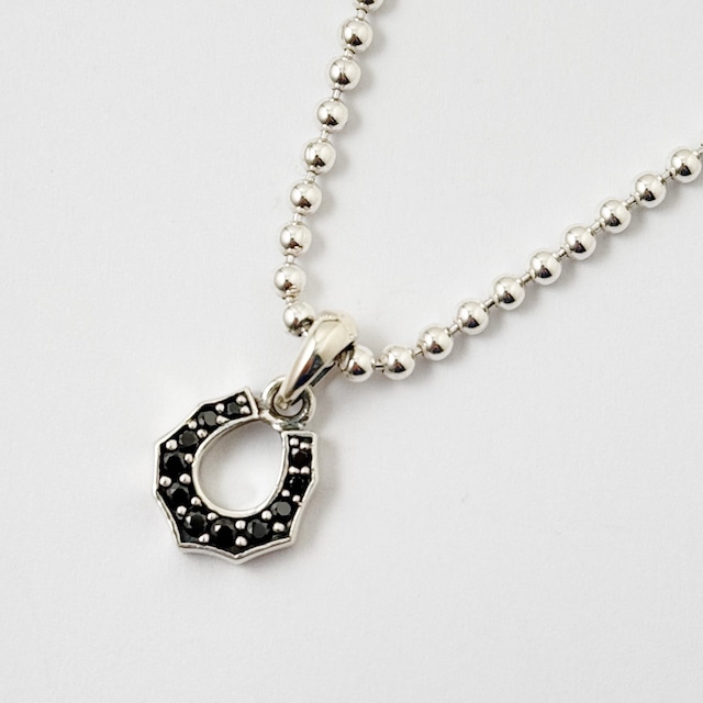 馬蹄 ブラックジルコニア  上向き ホースシューペンダント Silver 馬 蹄鉄 ホース うま