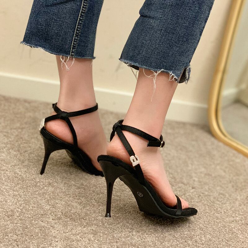 サンダルサマーレッドバックルヒール ハイヒール 靴 シューズ 夏物 部族の婦人靴71219670322