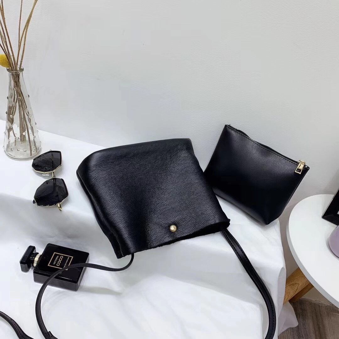 シンプルショルダーバッグ