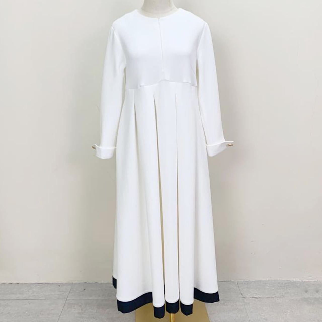 バイカラー袖カフスロングワンピース(授乳対応) / White | Fraise Shop
