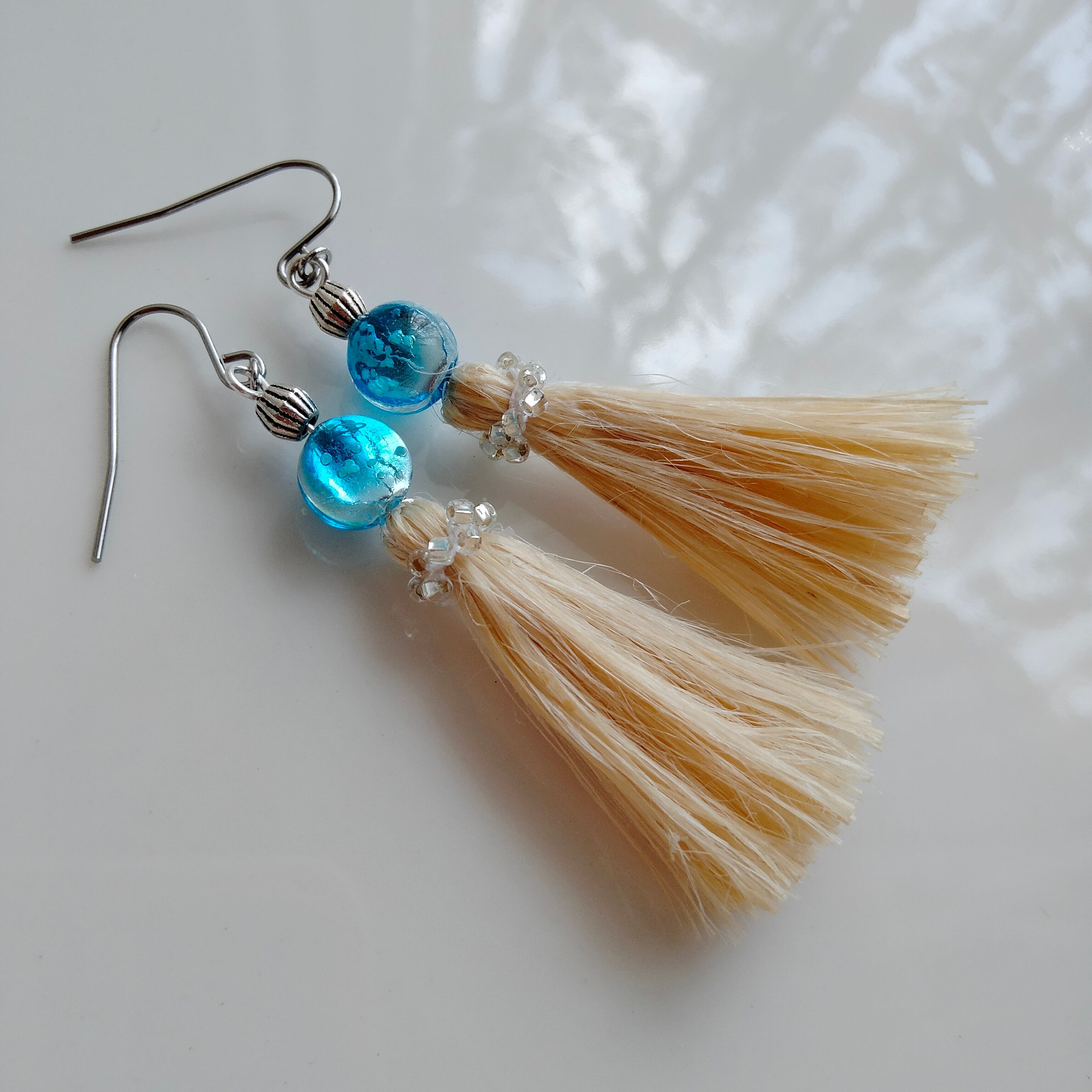 沖縄ホタルガラス◇精麻タッセルピアスシルバービーズ刺繍◇パナリ