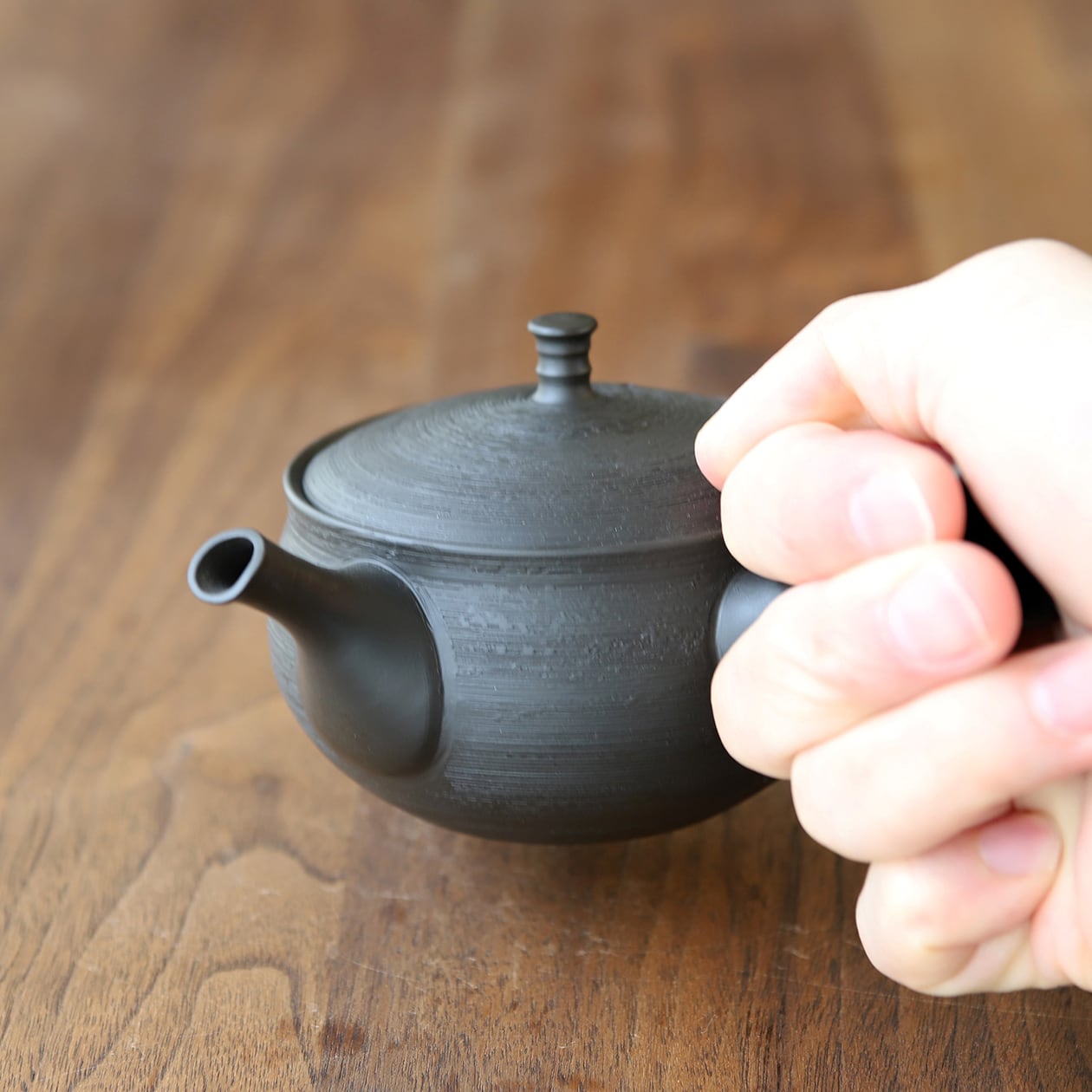 黒浅袋松皮 急須 容量：240cc 梅原タツオ（北龍窯・常滑焼） | にっ