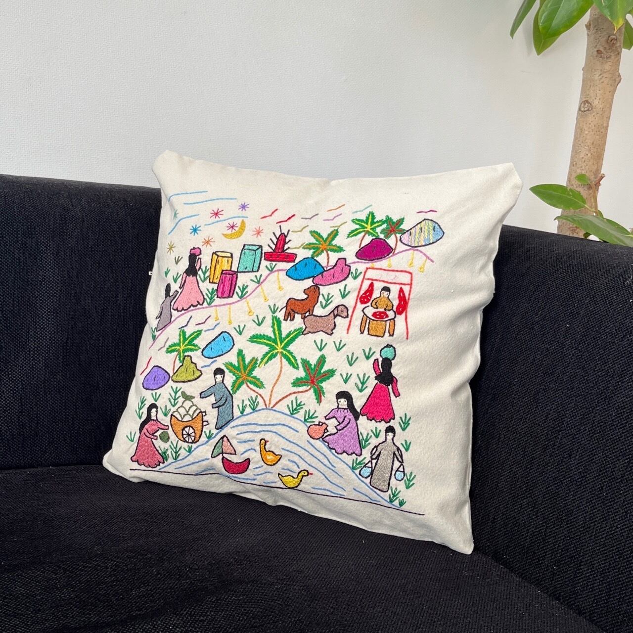 ◾️コロガコロガ　エジプト刺繍クッションカバー　肉屋