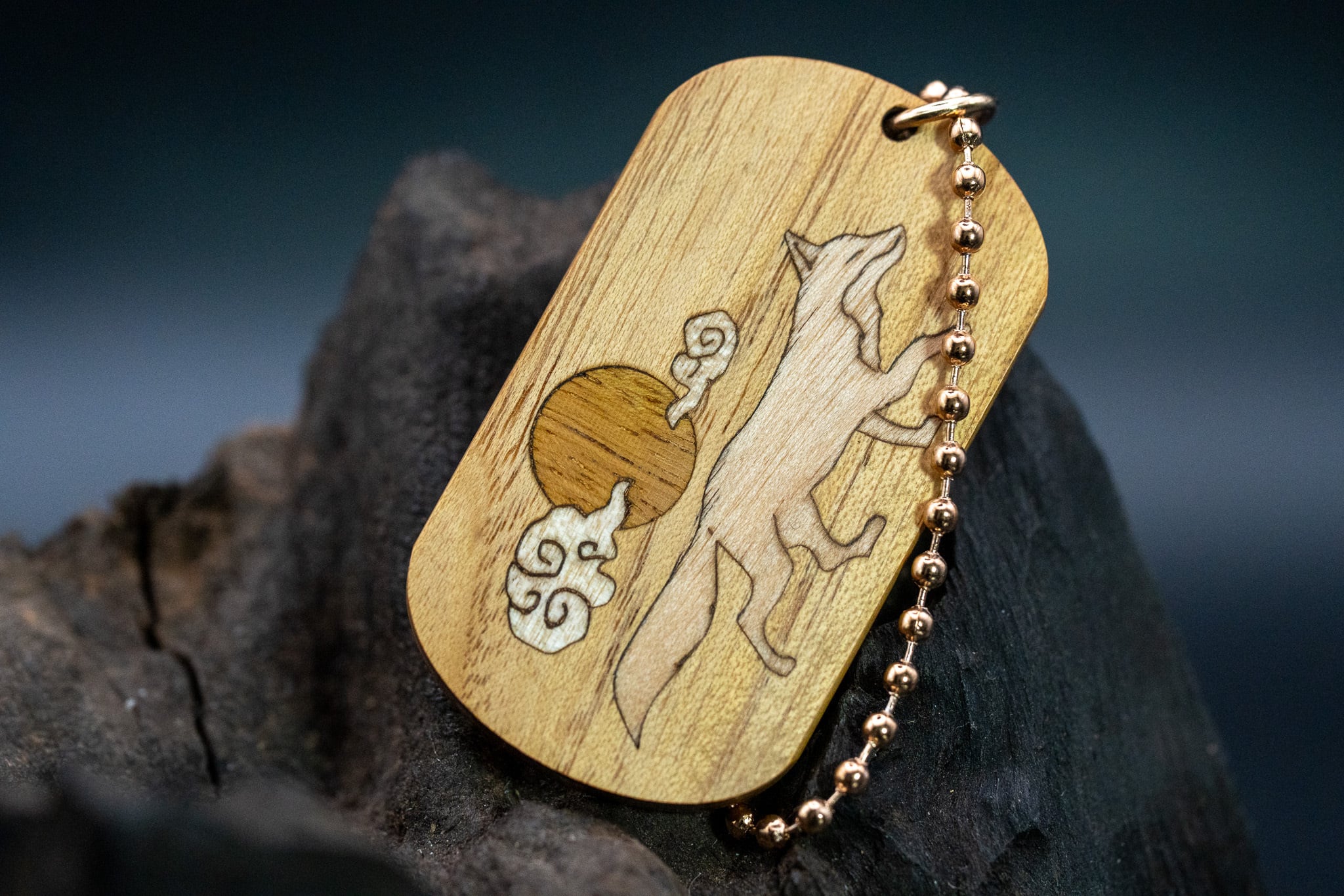 【黄金の木】御蔵島 金桑 ドッグタグ 象嵌 十五夜きつね