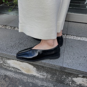 square toe center seam flat shoes