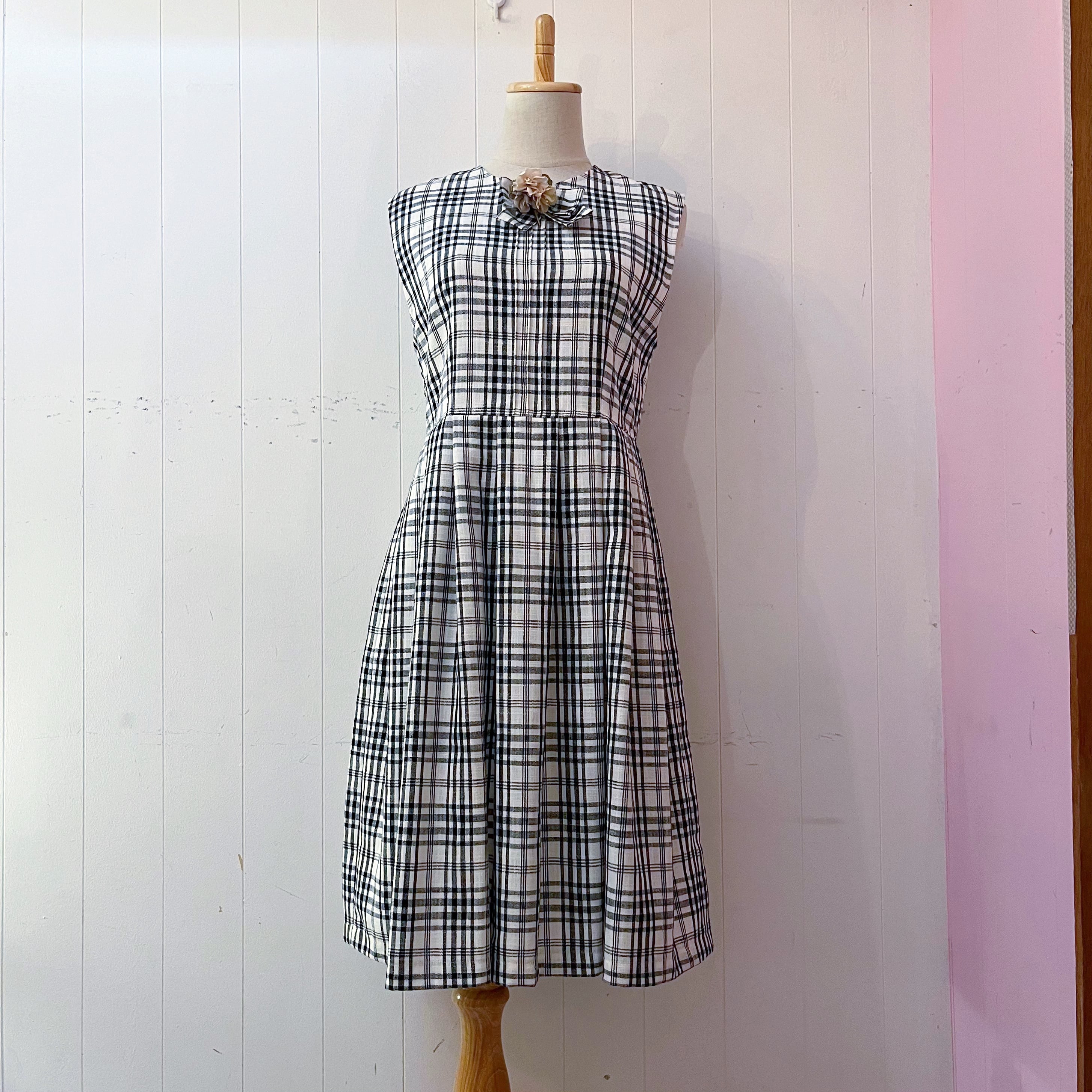 flower ribbon brooch check jumper skirt