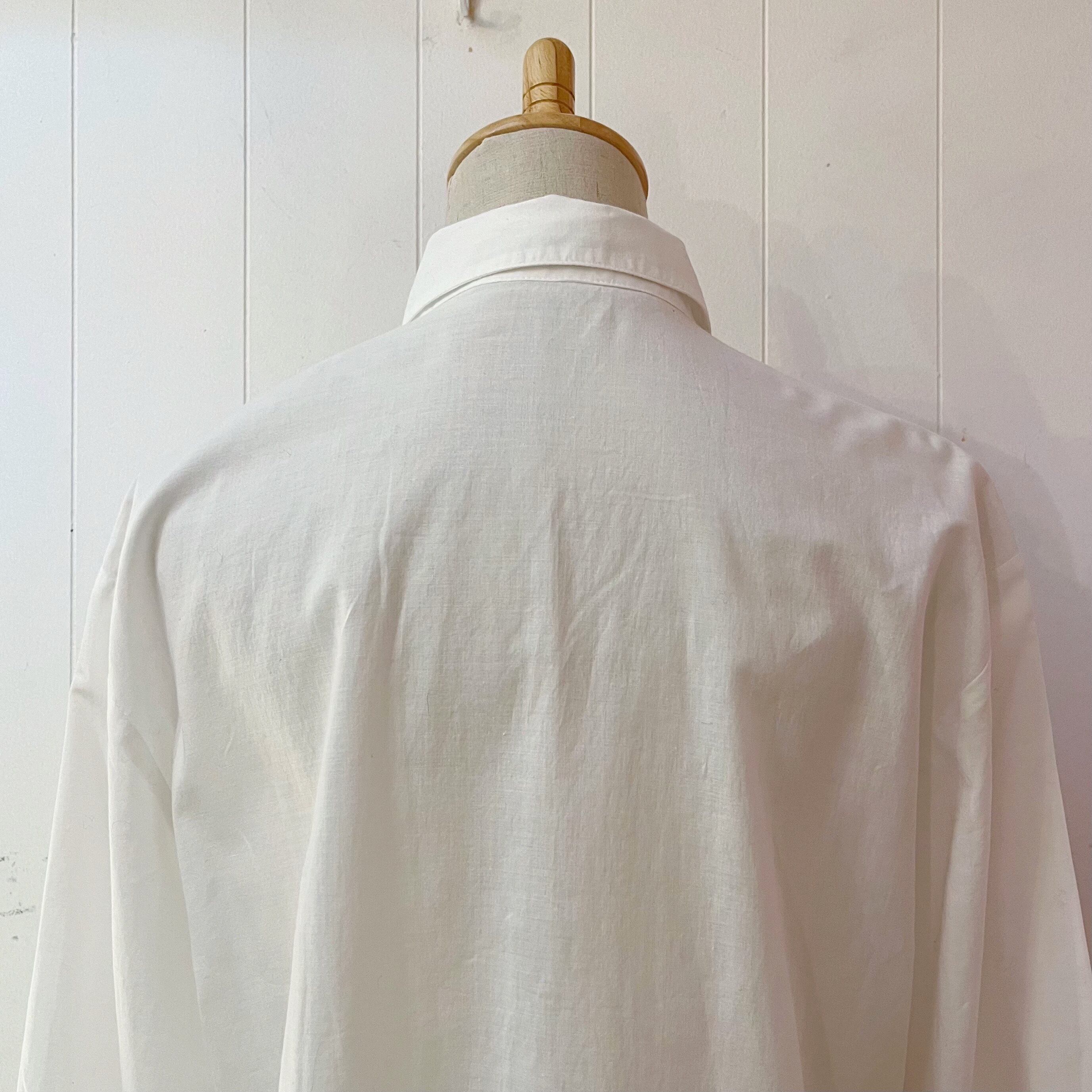 gold button hem lace blouse