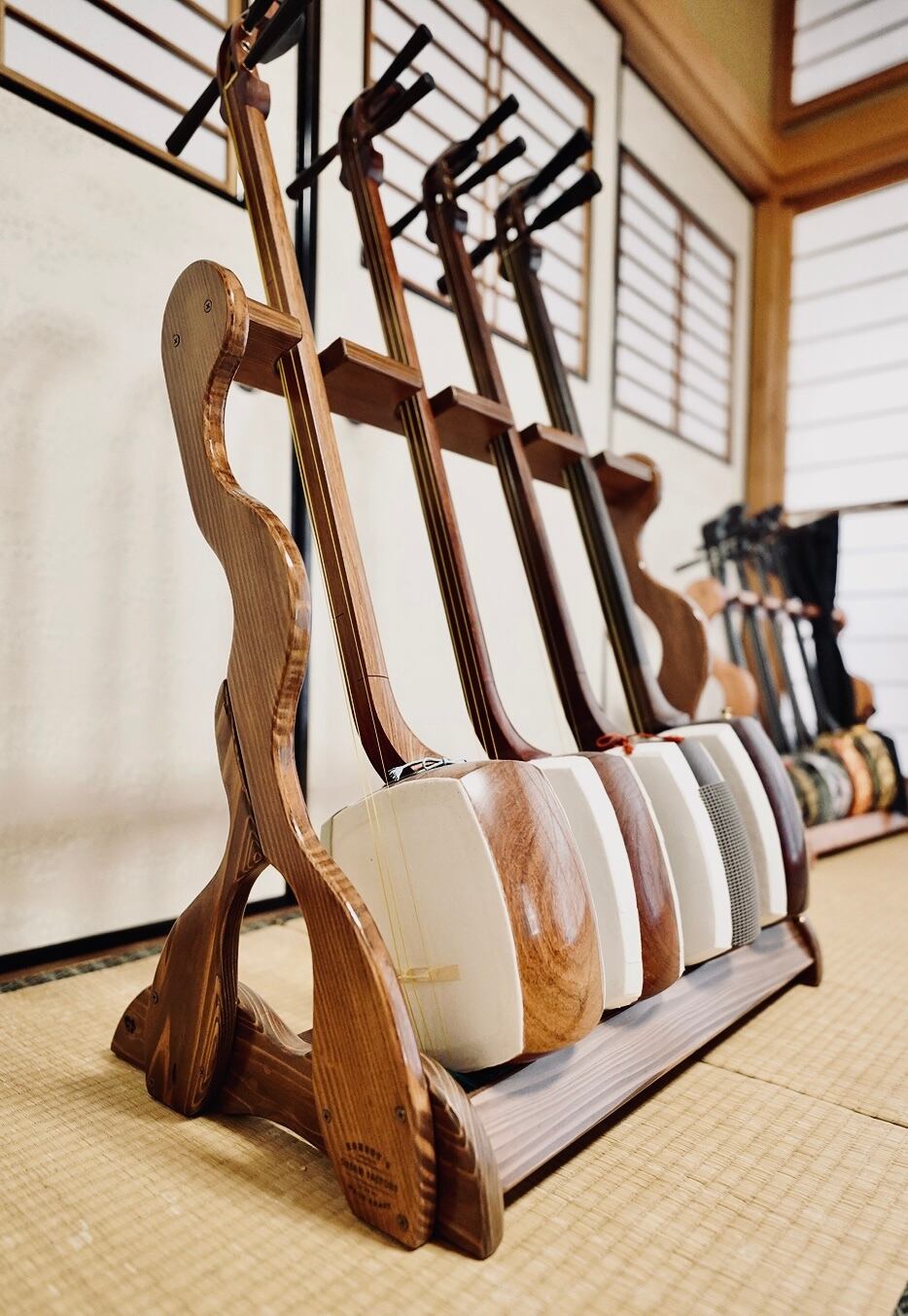 三味線・三線スタンド | 手作り木工 レスポーラー夢工房