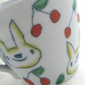 村田菜穂美作　オーレマグカップ　「うさちゃんとさくらんぼ」　［2104130000232］