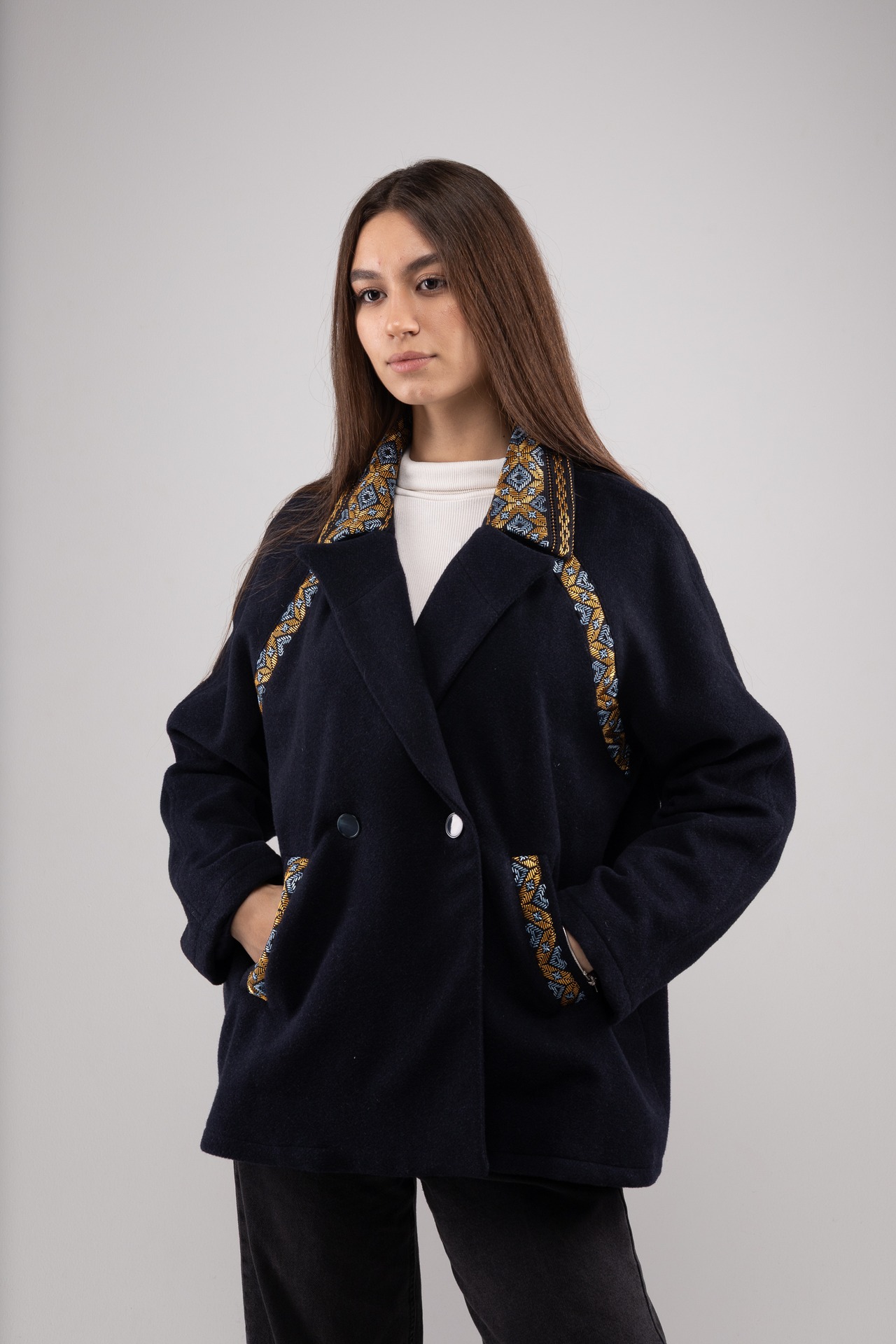 ウクライナ産プレミアムウール100%ジャケットコート（ウクライナ）平行縫い　シルク手刺繍 - 3