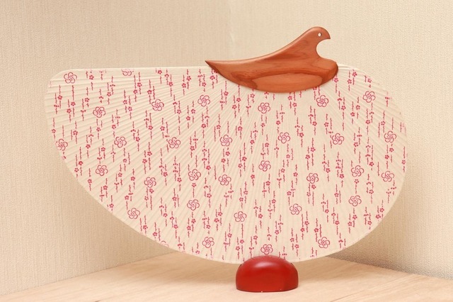 江戸仕立て都うちわ千鳥型【京染和紙 × 一越紙(群馬県)】Edo-style plover-shaped Miyako Uchiwa (handy fan) 【Kyozome washi × Hitokoshi-kami】