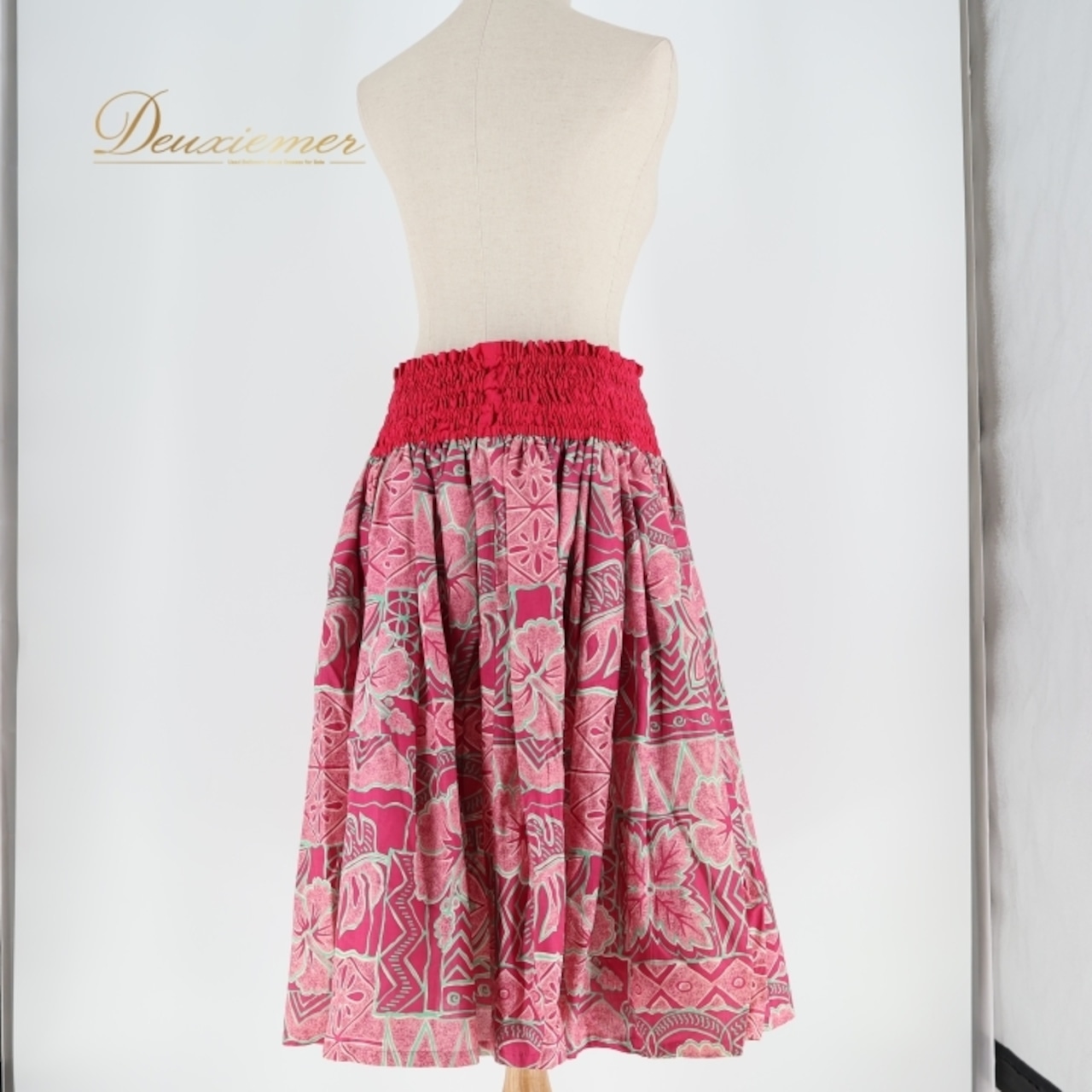 フラダンス 衣装 パウスカート ピンク系 シングル ワントーン ハイビスカス柄 かわいい 華やか 鮮やか 明るい 緑 ハワイアン アロハ ハワイアンプリント フラ ダンス レッスン 練習 かわいいデザイン おしゃれ ファッション ダンスウエア レディース