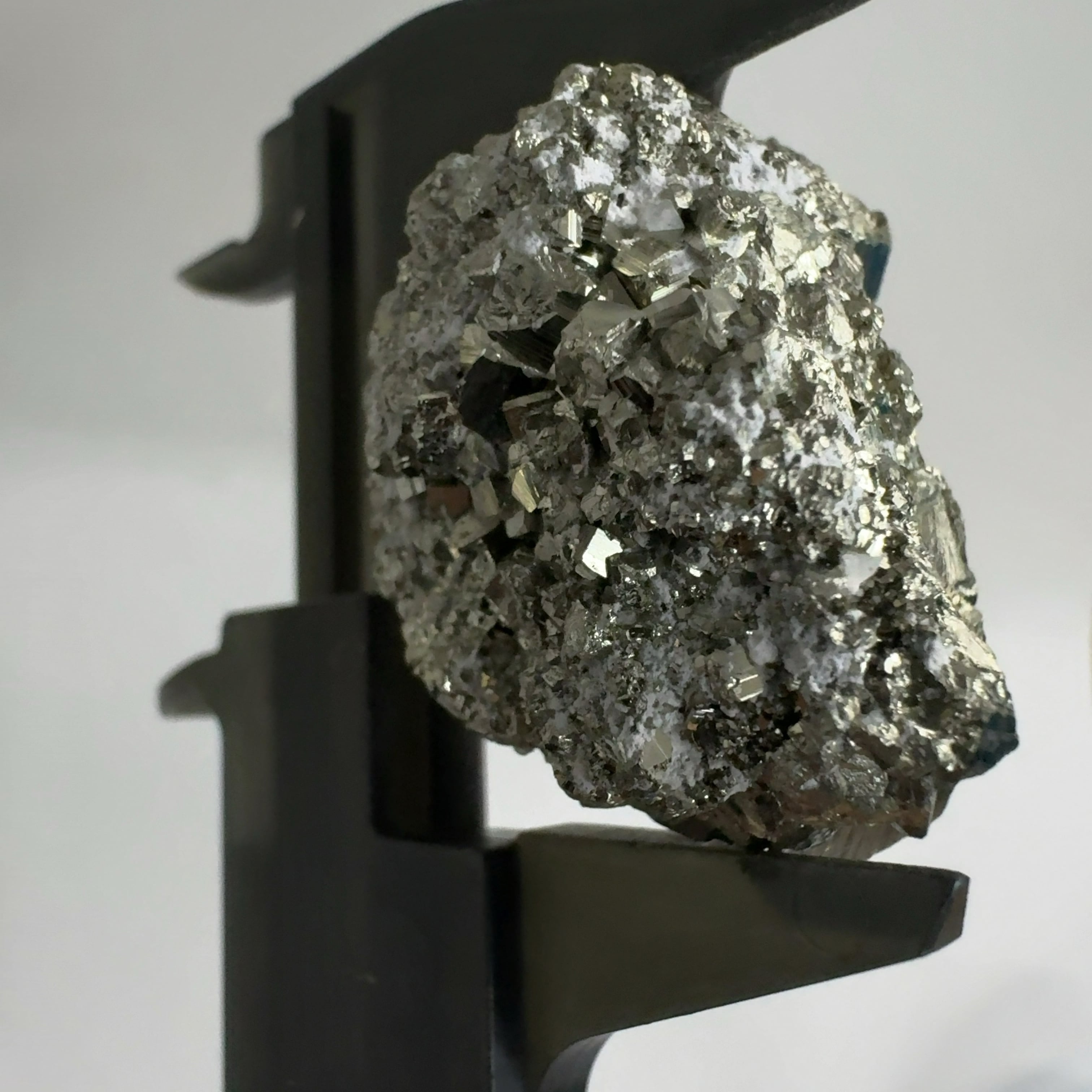 パイライト鉱石 スフィア 3 ペルー産 パイライト標本 【公式通販】
