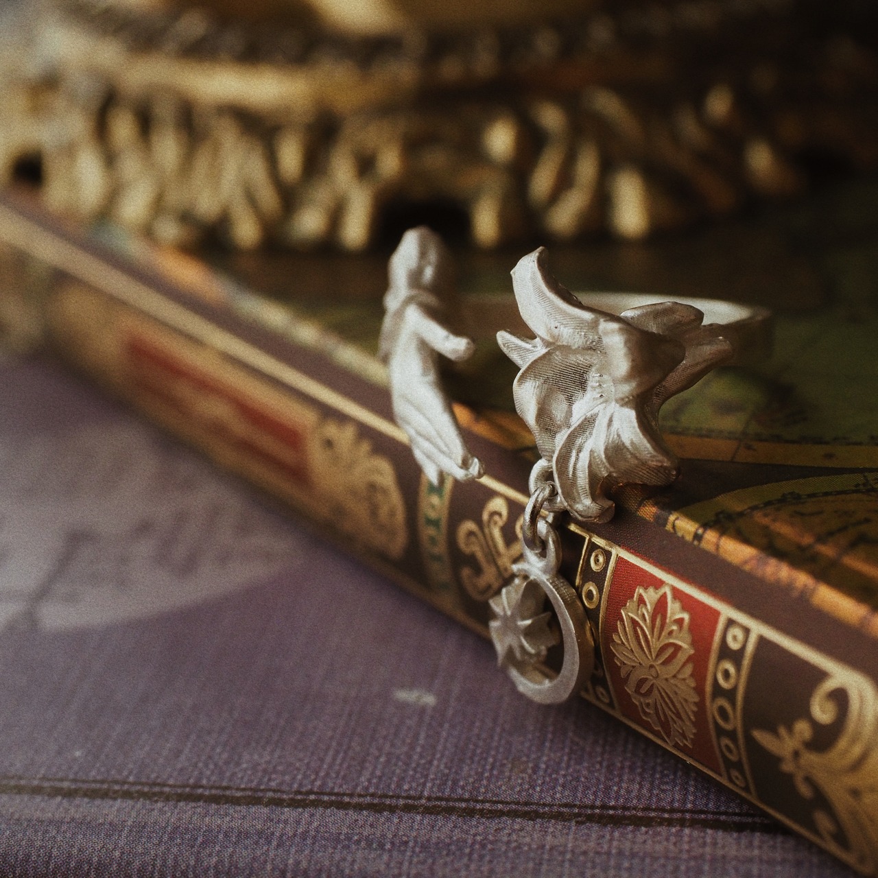 White lily silver ring