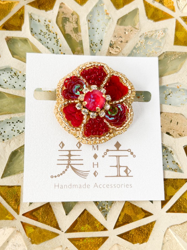 【再々販】ビーズ刺繍のお花のブローチ　赤