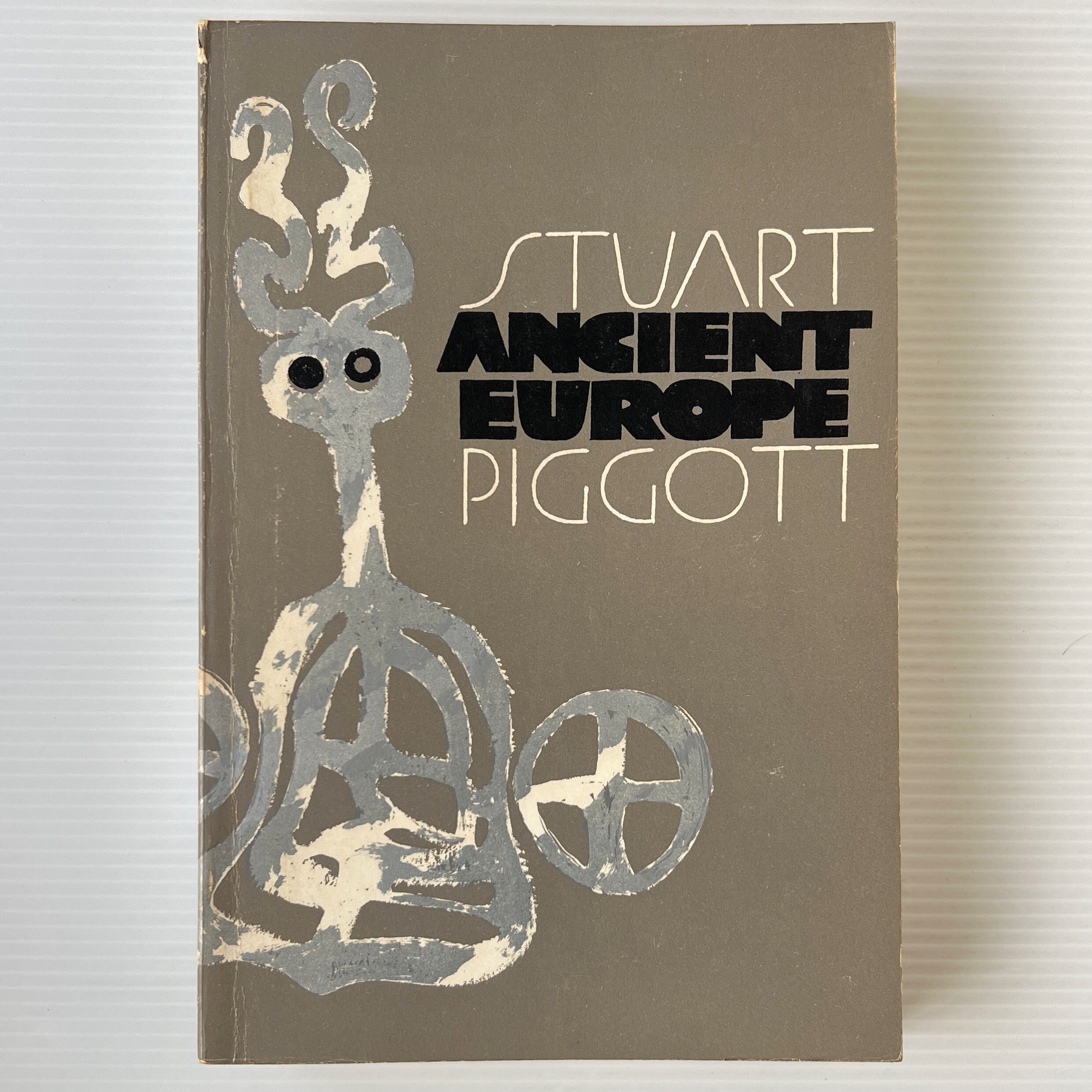 Ancient Europe: From the Beginnings of Agriculture to Classical Antiquity / Stuart Piggott / Edinburgh University Press