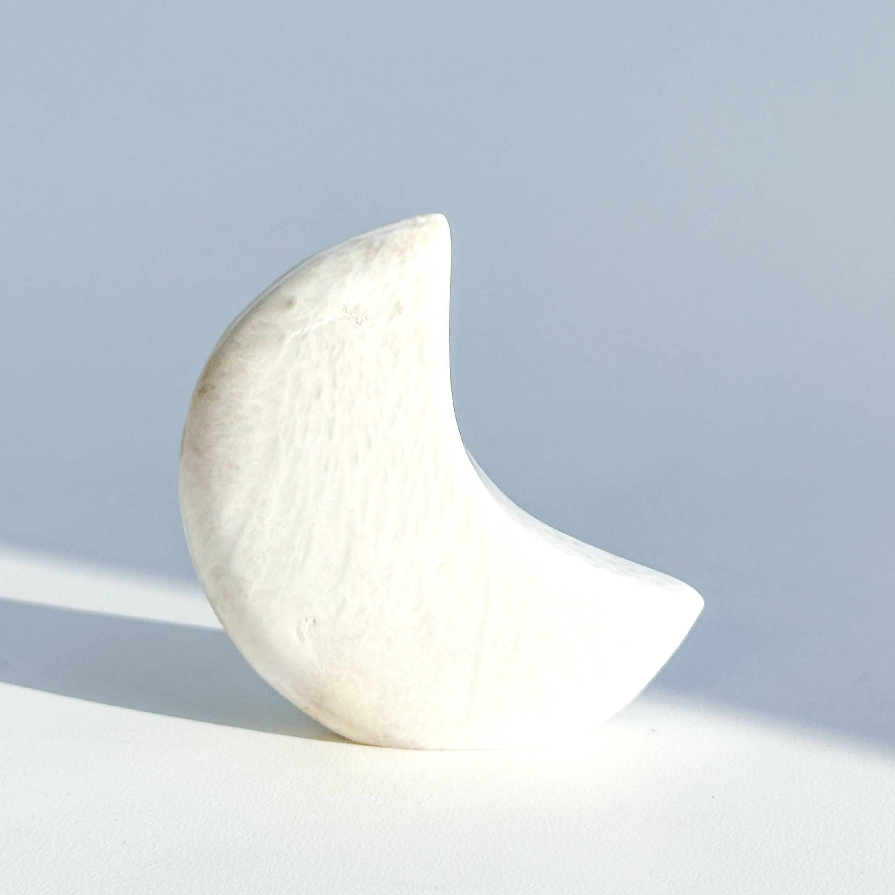 ホワイトスコレサイト 置き型 三日月 14◇ White Scolecite ◇ 天然石・鉱物・パワーストーン・インテリア