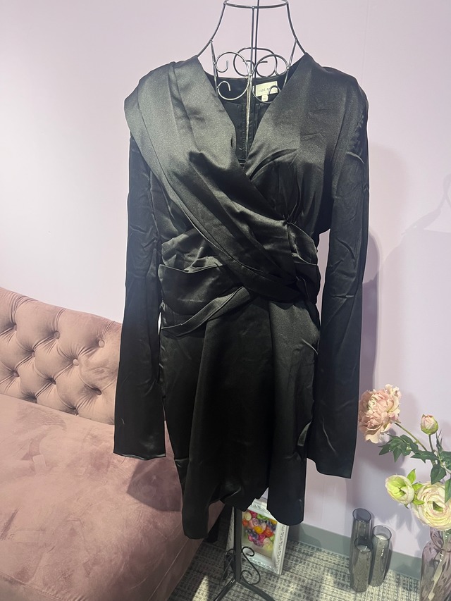 ロングスリーブ　サテン調ミニ丈ワンピース