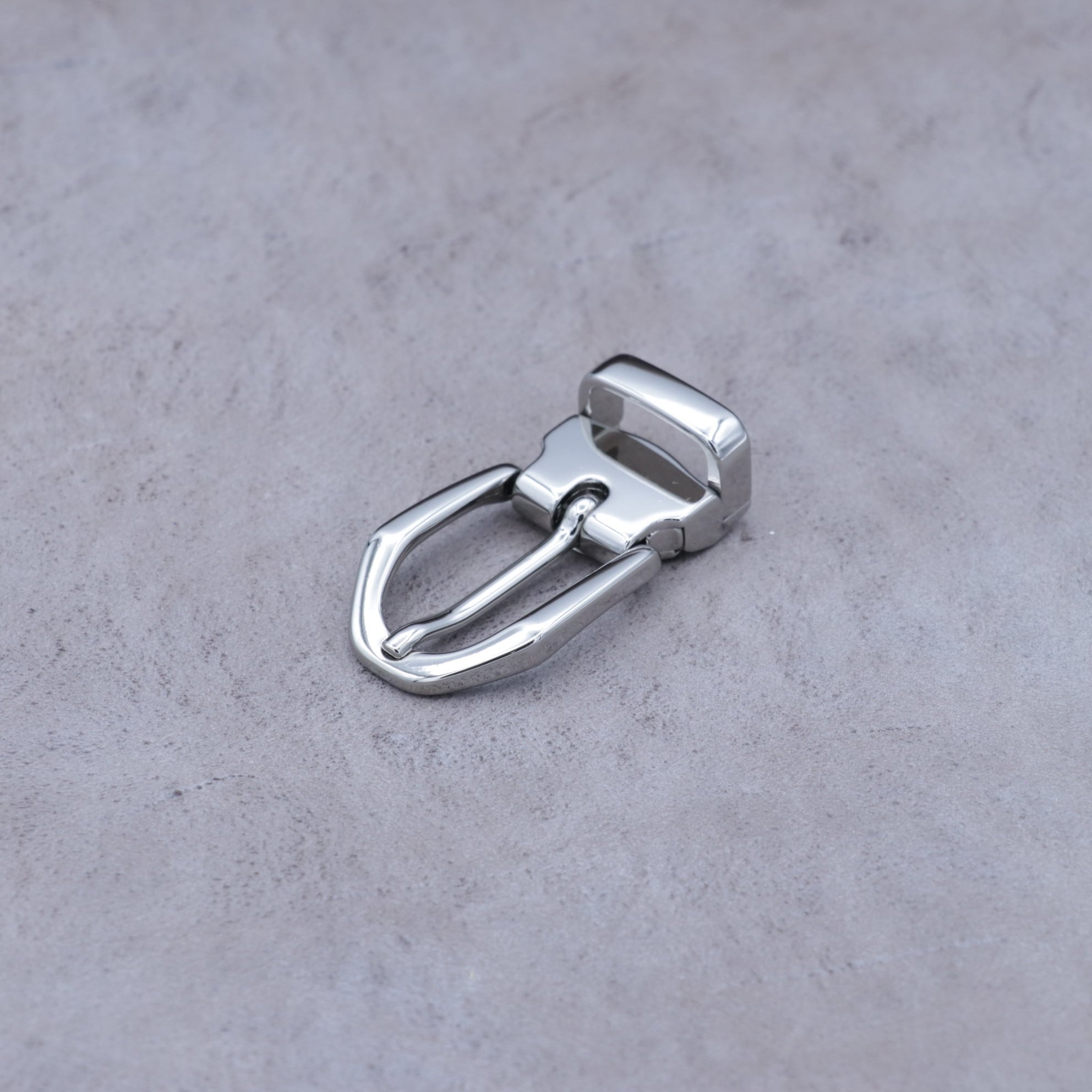 11996】イタリア製 バックル 20m幅 ベルト用 尾錠 Dリング型 オメガ