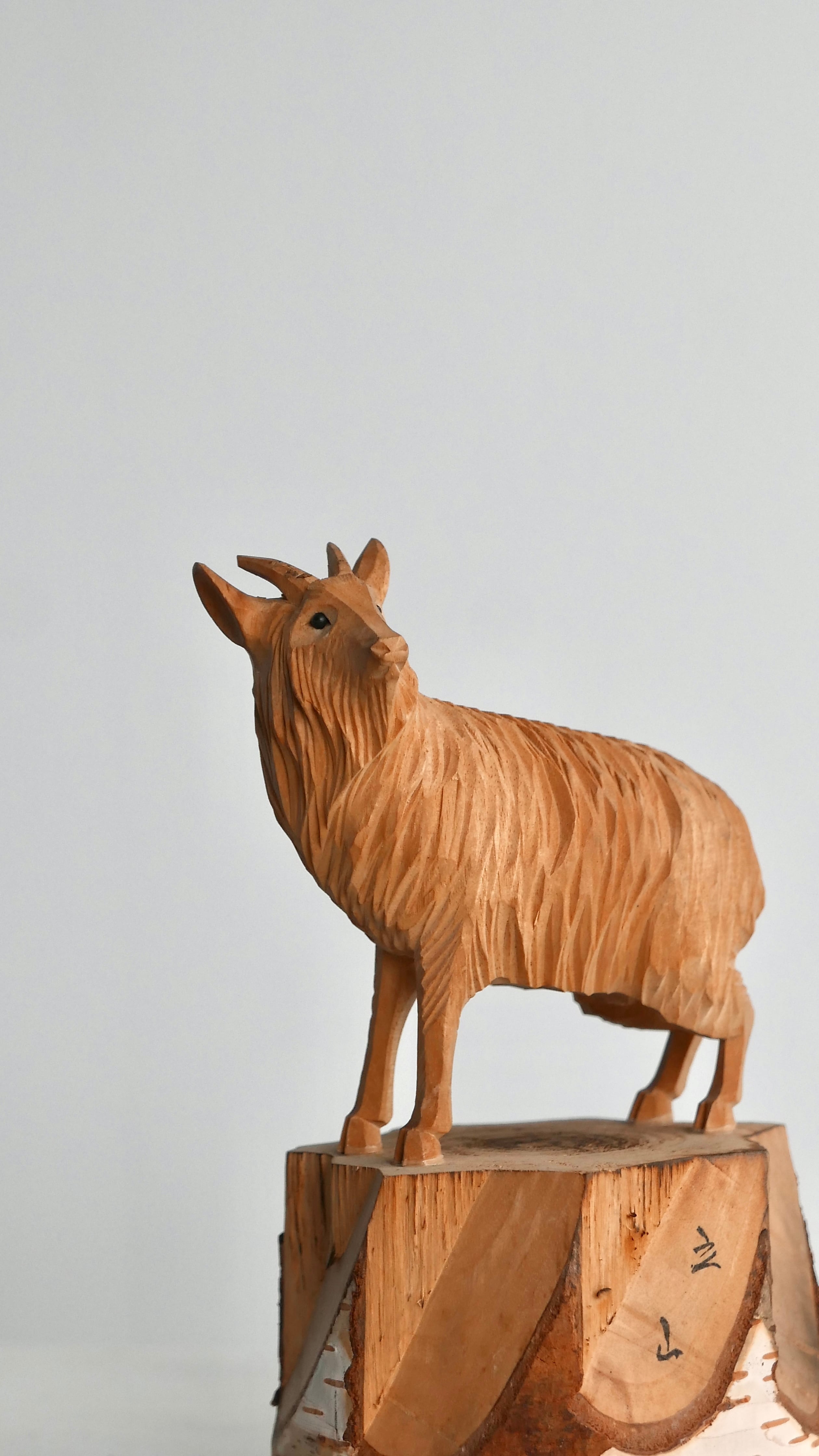 old japan カモシカのウッドオブジェクト