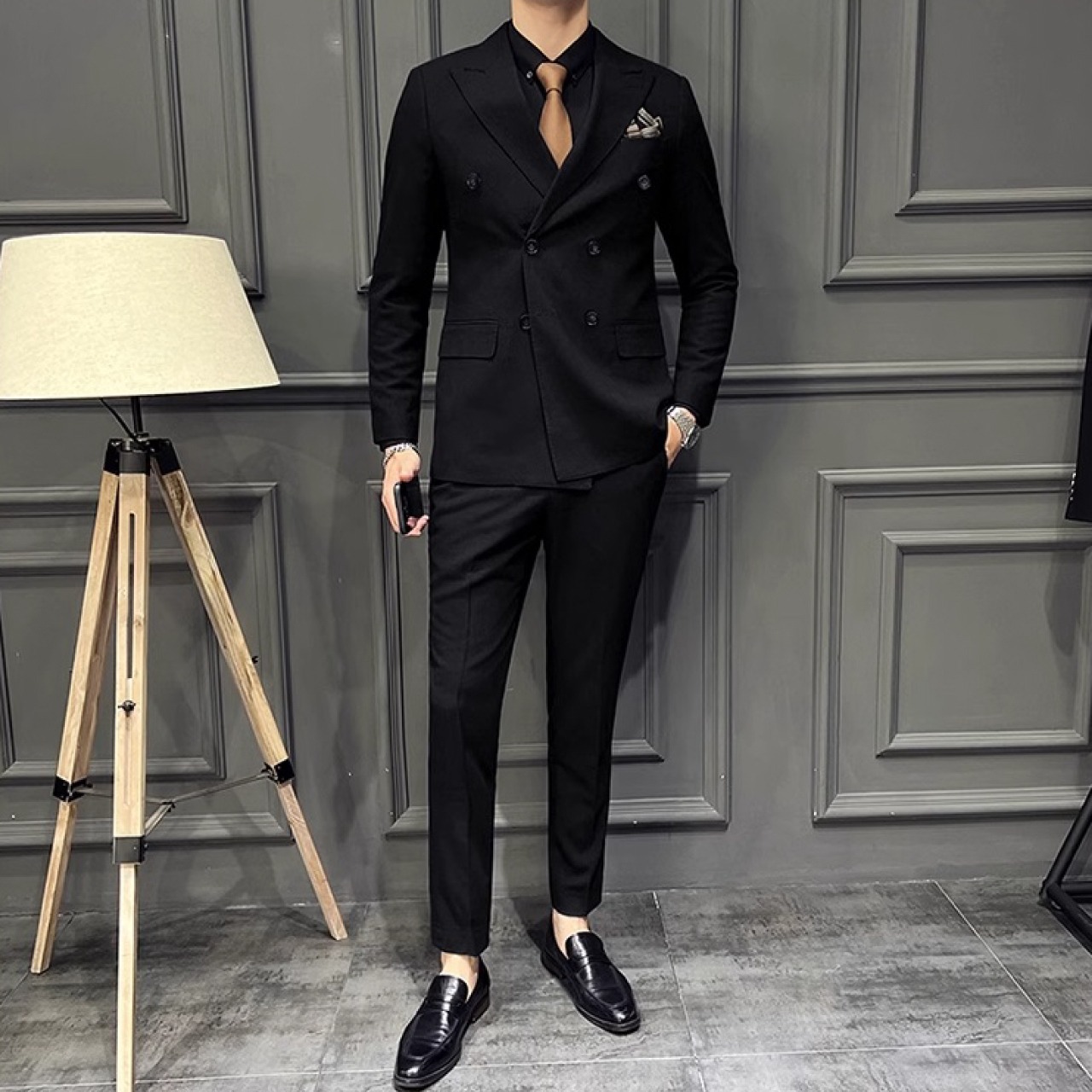 ビジネスシーンからフォーマルな場面まで幅広く活躍するダブルブレストスーツ　SU003