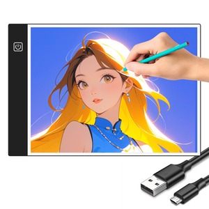 【特価処分】トレース台 A4 LED ライトテーブル トレースボード 無段階・3段階調光 高輝度 USB給電 超薄型 ライトボックス 底面ゴム足付き マンガ・イラスト・製図用 1.5m×USBコード付き (A4サイズ)