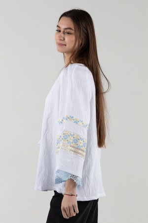 ウクライナ刺繍ヴィシヴァンカ　シルク糸　手刺繍　レディース・フリーサイズ