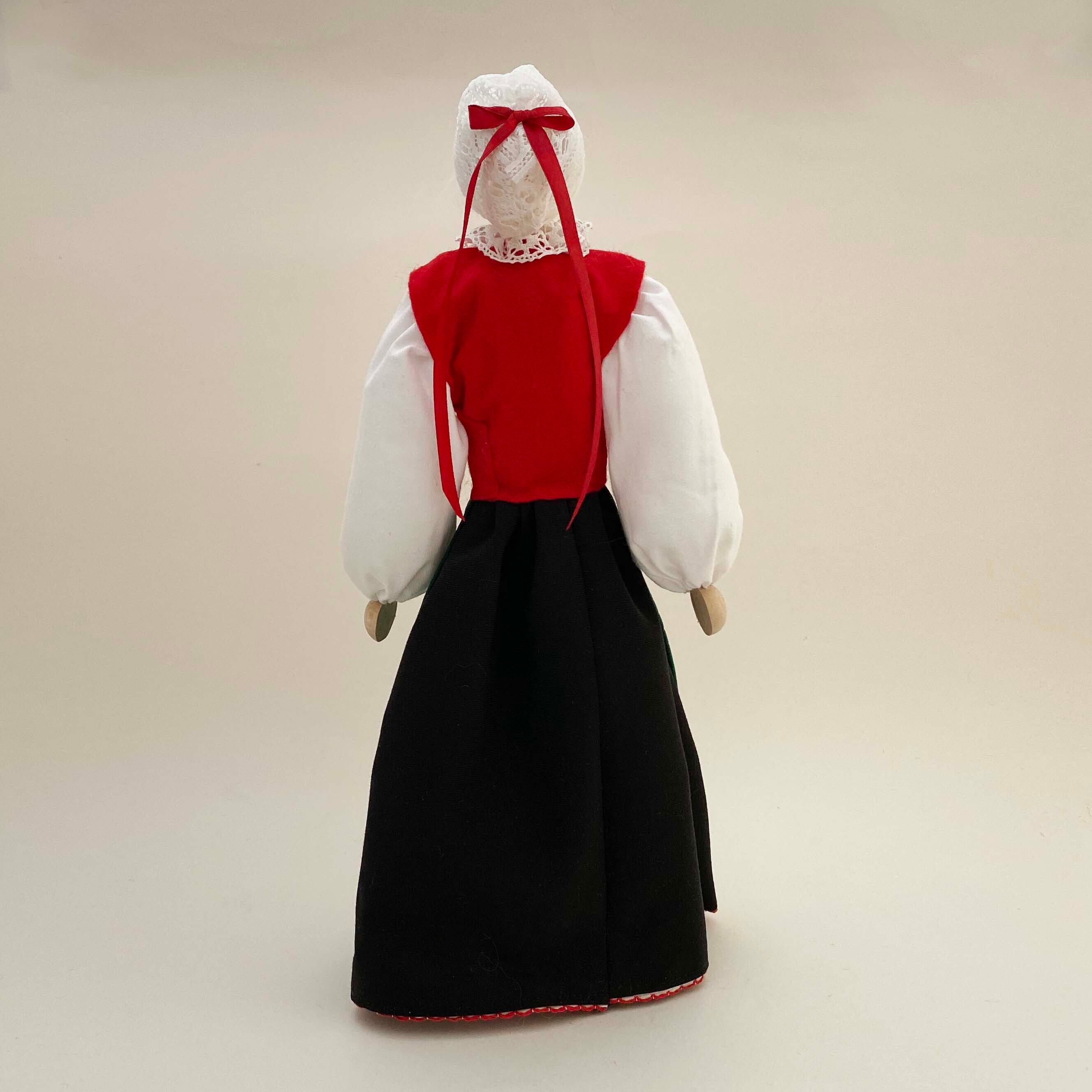 特大エストニアSALVO人形　タルトゥ民族衣装の貴婦人