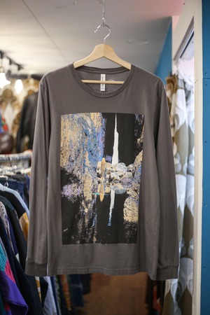 Gray print l/s tee “Musician jacket artwork”