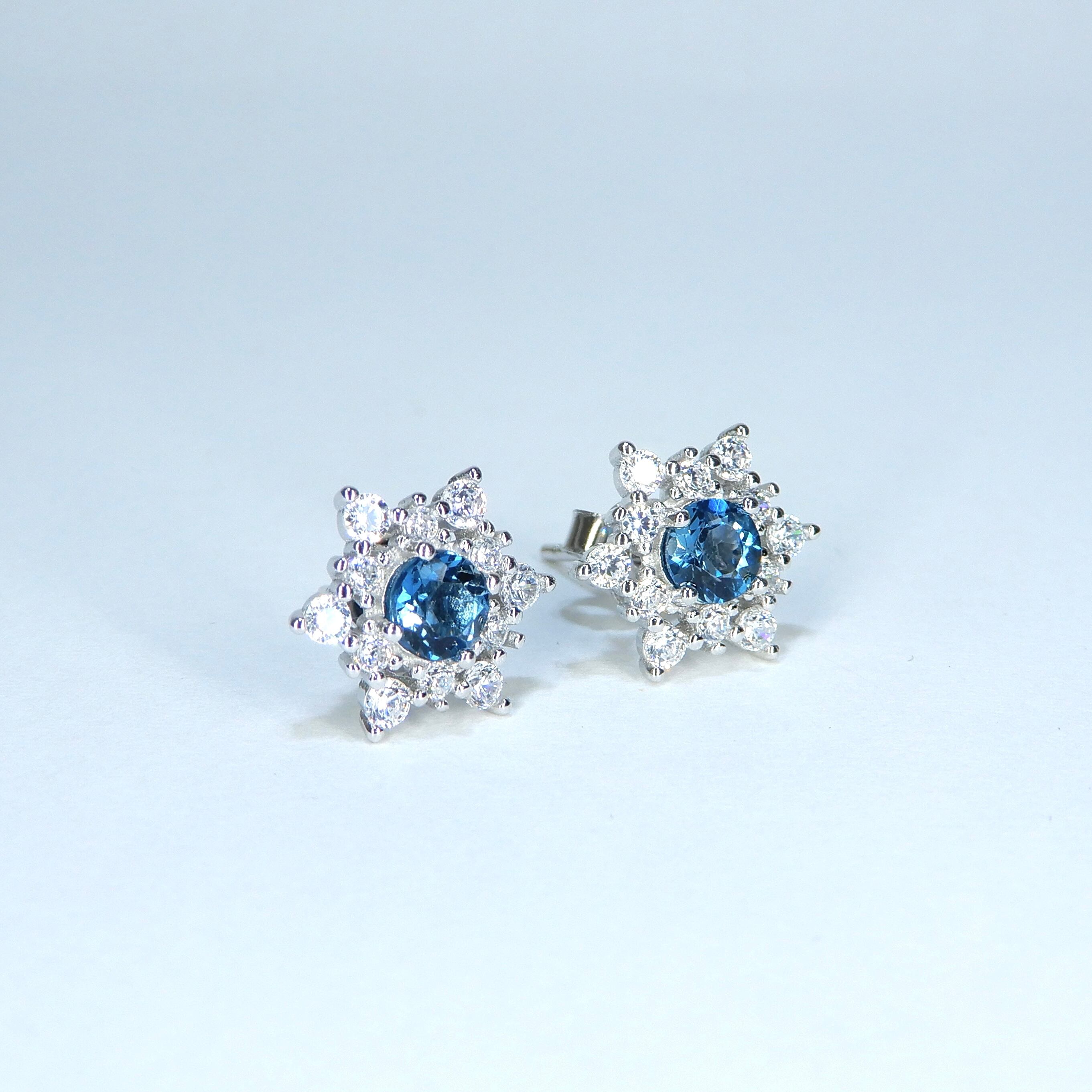 氷の結晶ピアス♦︎ロンドンブルートパーズ ♦︎WGカラー