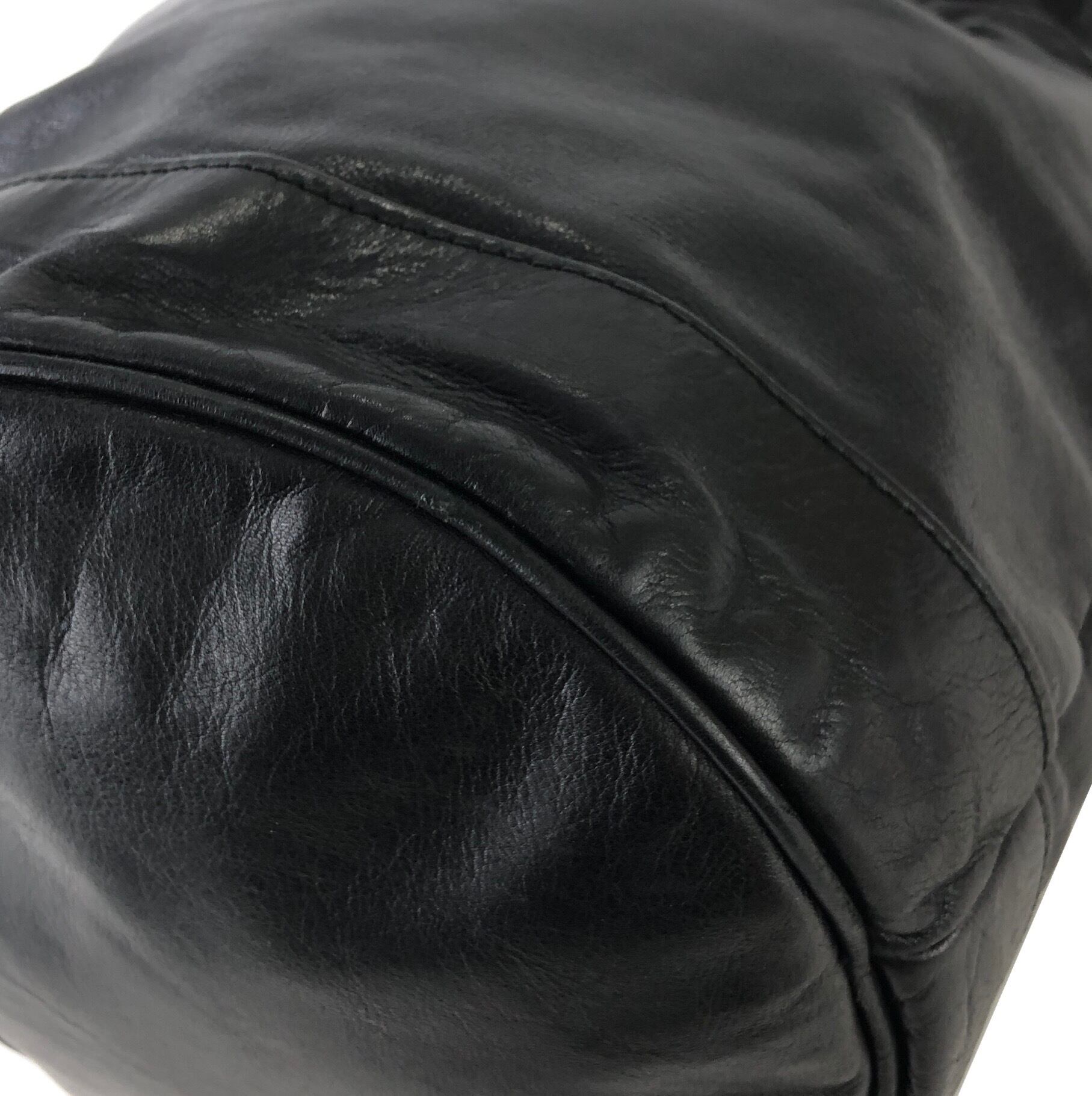 美品■セリーヌ ショルダーバッグ 巾着型 トリオンフ クロスボディ レザー 黒色 CELINE セリーヌ トリオンフ 型押し レザー 巾着 ショルダーバッグ