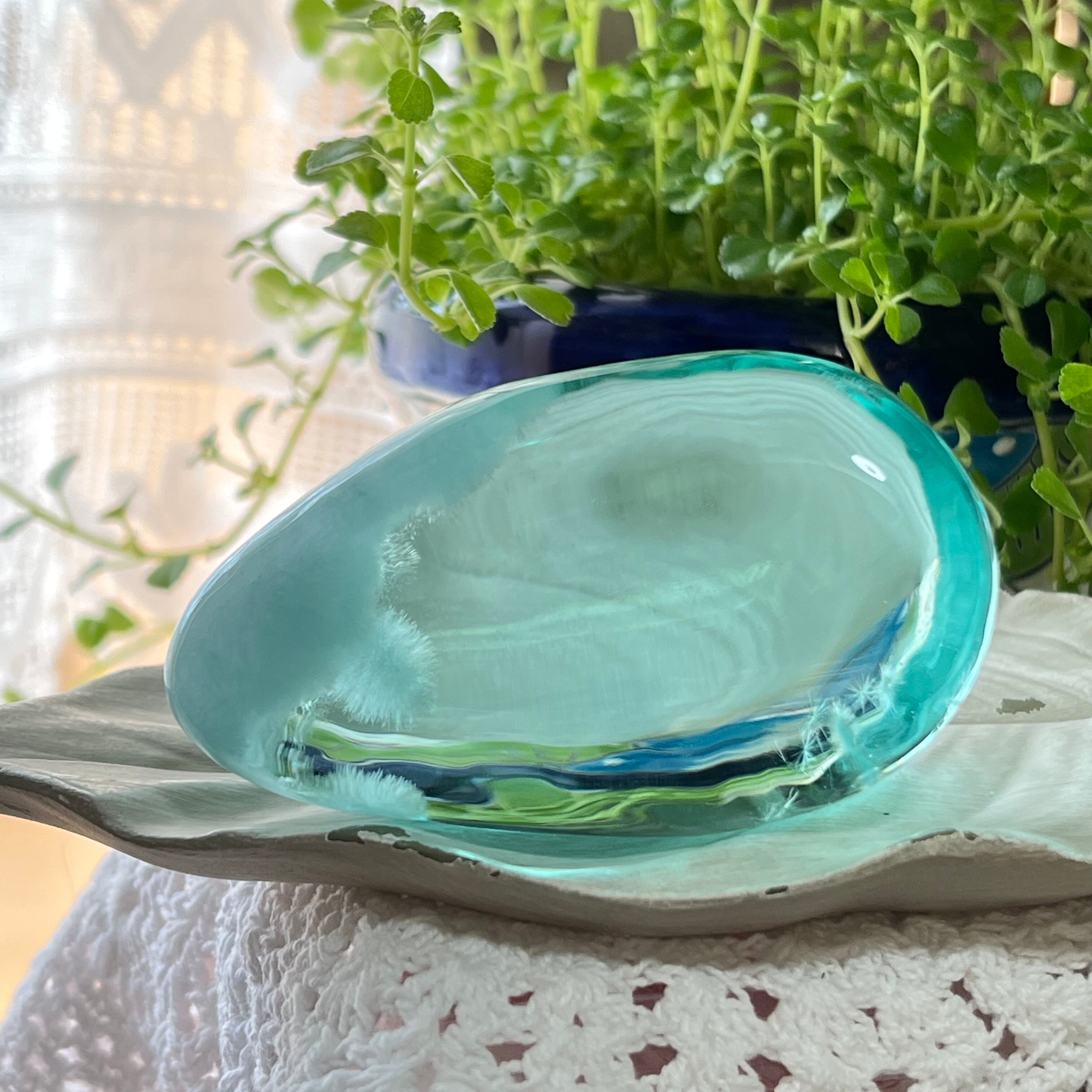 アクア&スノー つやつや握り石 インドネシア産アンダラクリスタル