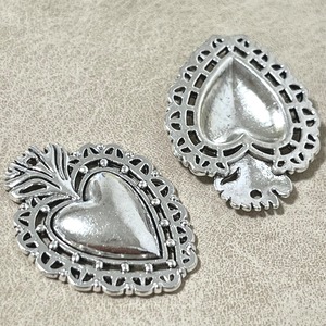 【2個】神聖ハートチャームf/パーツ