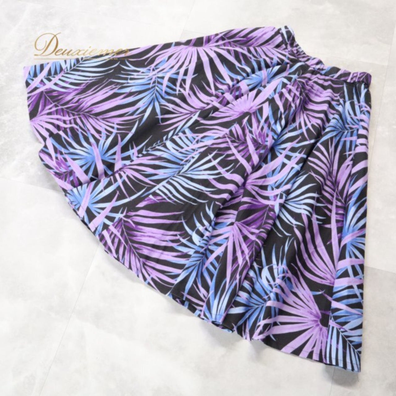 フラダンス 衣装 パウスカート ブラック系 ハワイアンプリント アロハ フラ ダンス レッスン 練習 黒 紫 水色 ダンス衣装 ハワイアンダンス レディース パープル系 ブルー系 スカート シングル 華やか 大人っぽい 上品 軽やか フレア かわいい おしゃれ パウスカート フラ スカート フラ衣装 ハワイアン柄 葉柄 植物柄 タロイモ柄 ボタニカル柄 総柄 リーフ柄 派手すぎない きれいめ カジュアル 発表会 衣裳 レッスン用 ルームウェア エレガント 軽い フレアスカート 紫系 ブルー系 くすみカラー