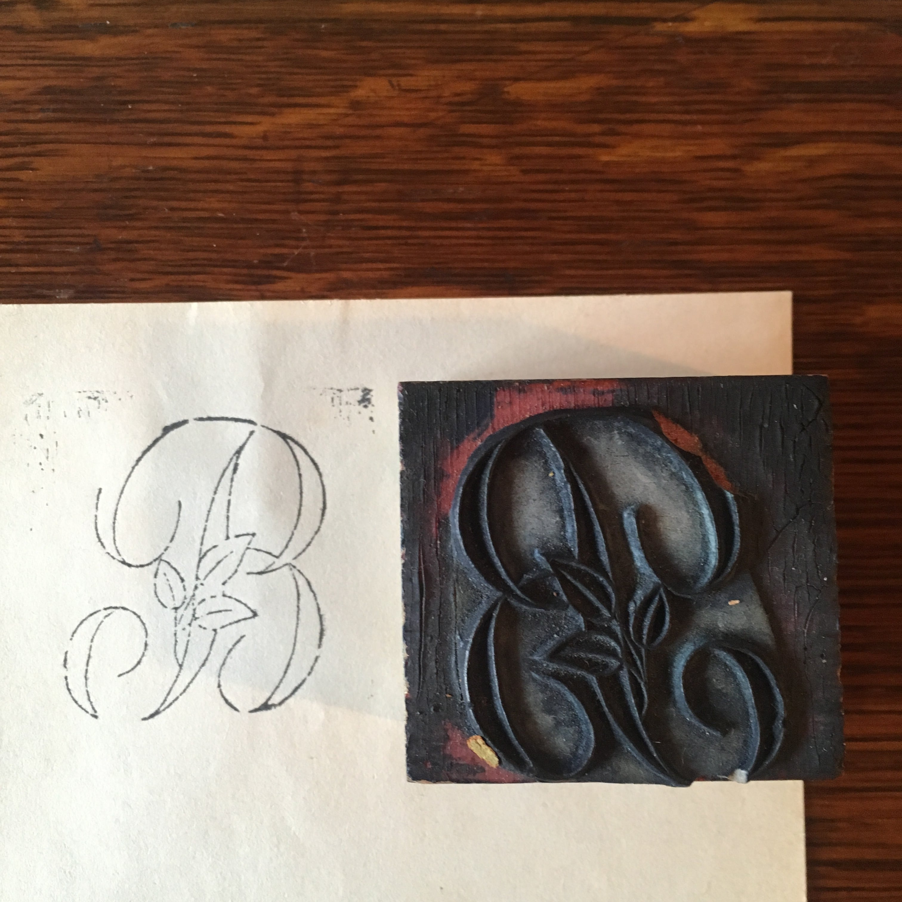 "R" 花文字 イニシャル スタンプ フランス アンティーク