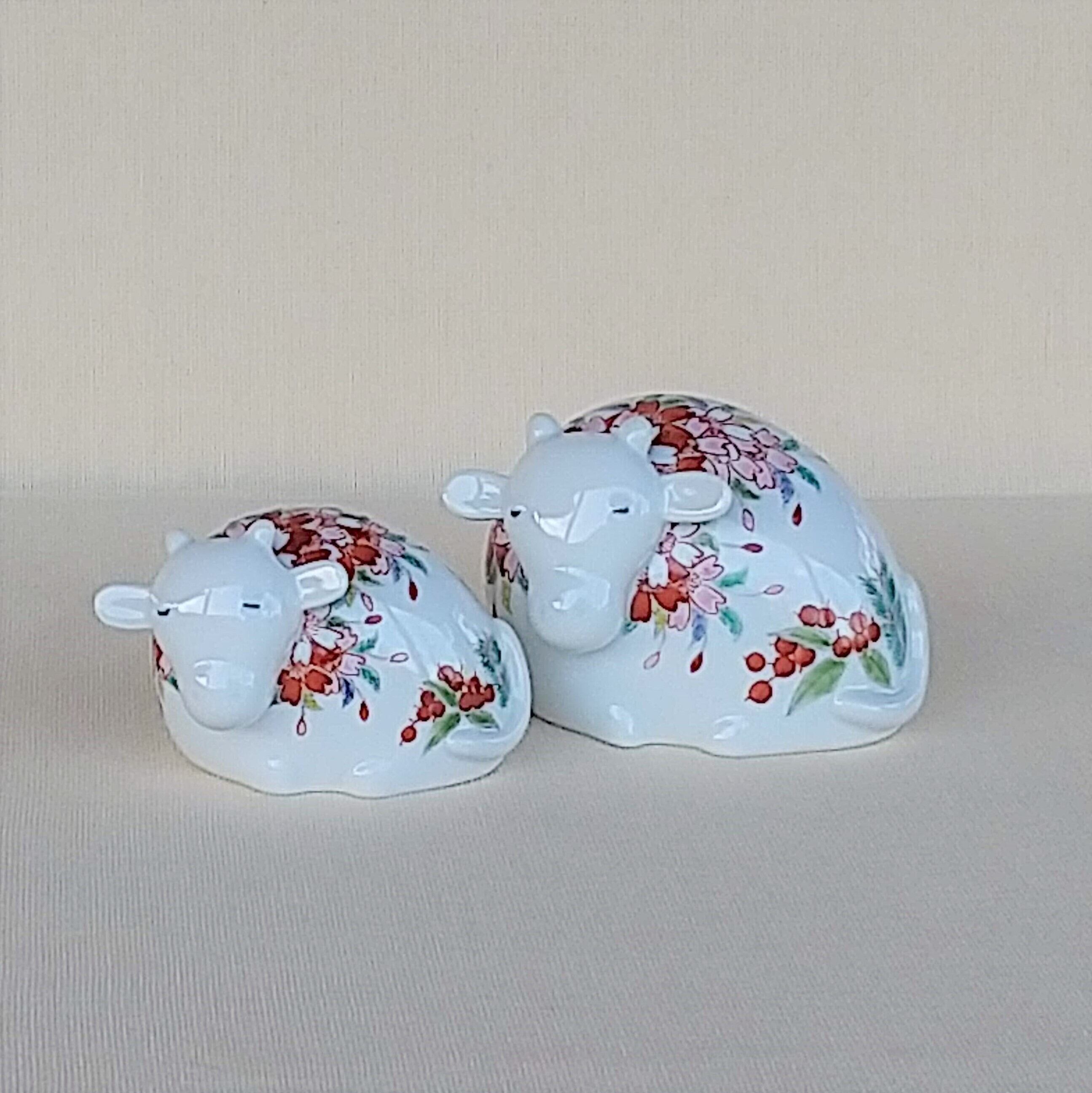 山口正勝作 桜絵 うし 置物 （小） | 有田焼作家の作品が買えるお店