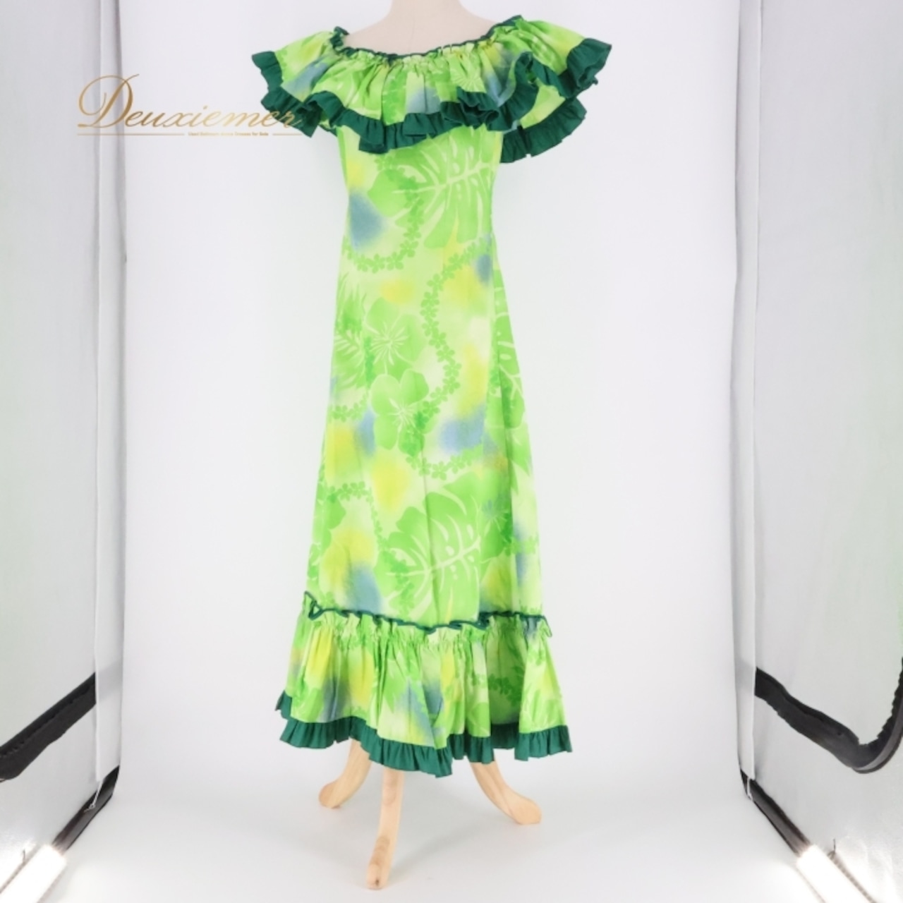 フラダンス 衣装 ワンピース ドレス パンドール グリーン系 Paondor 日本製 ハイビスカス柄 モンステラ柄 レイ柄 フリル ワントーン かわいい 華やか 鮮やか 明るい 緑 黄緑 ハワイアン アロハ ハワイアンプリント フラ ダンス レッスン 練習