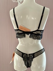 チャームシークレット　ゴージャスモールドカップブラジャー　　　リズシャルメル