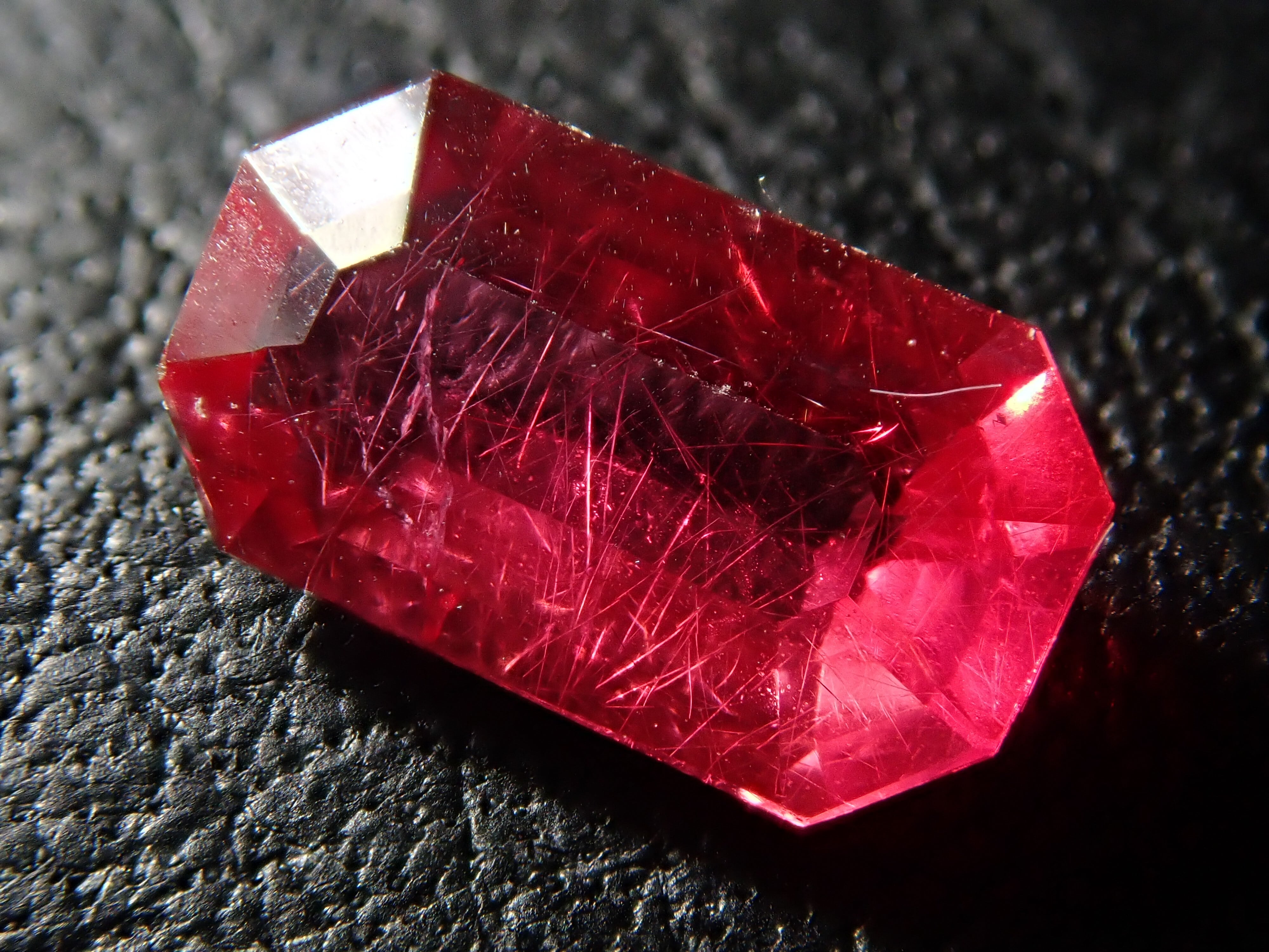 ブラジル産ロードナイト 0.669ct