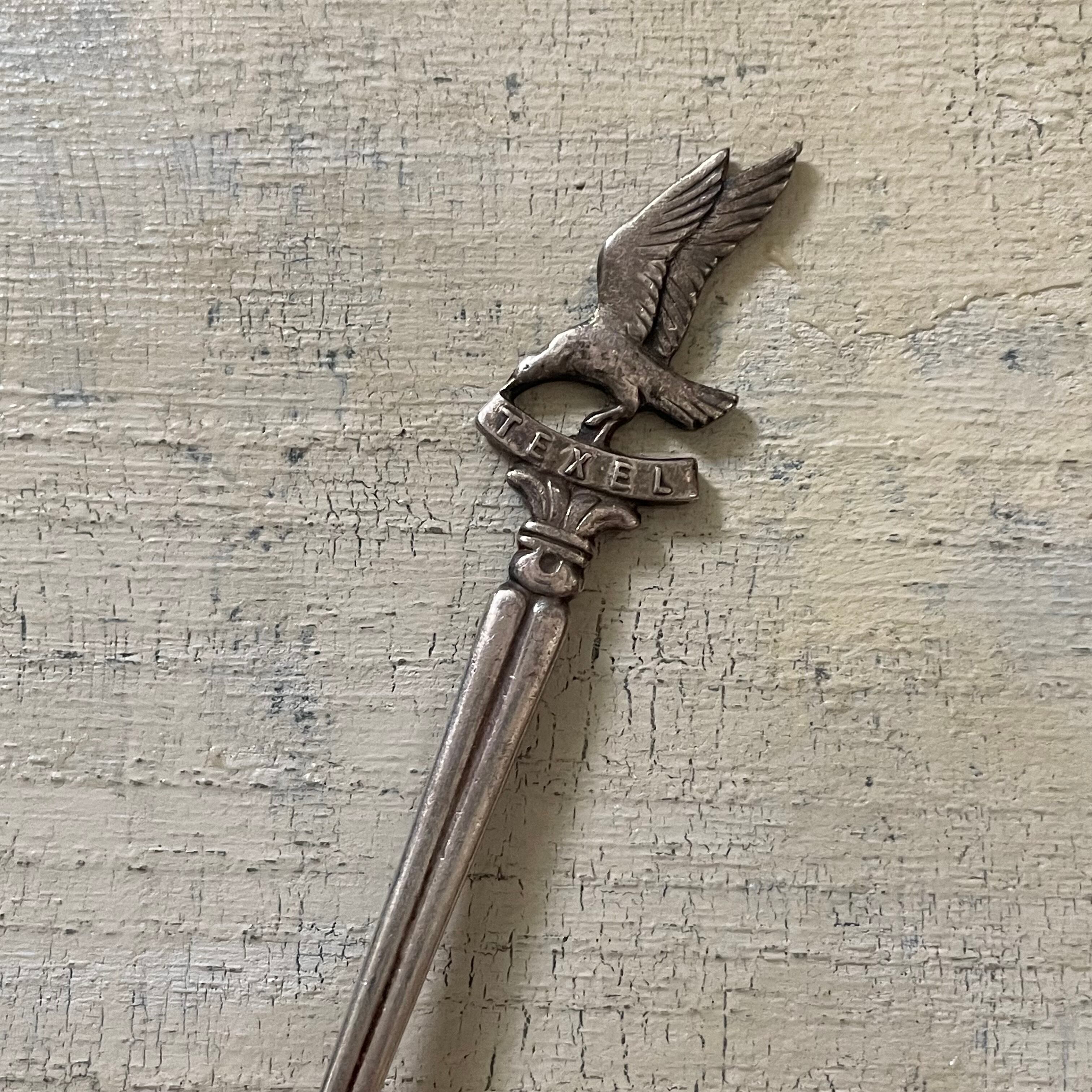 飛び立つ鳥のティースプーン