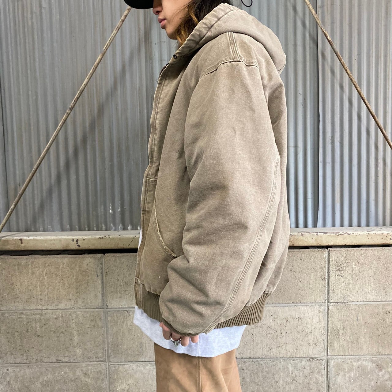 822【希少な2XL】カーハート　中綿キルティング　革タグ　アクティブジャケット 717bb7ad19605580d831dce2e87949