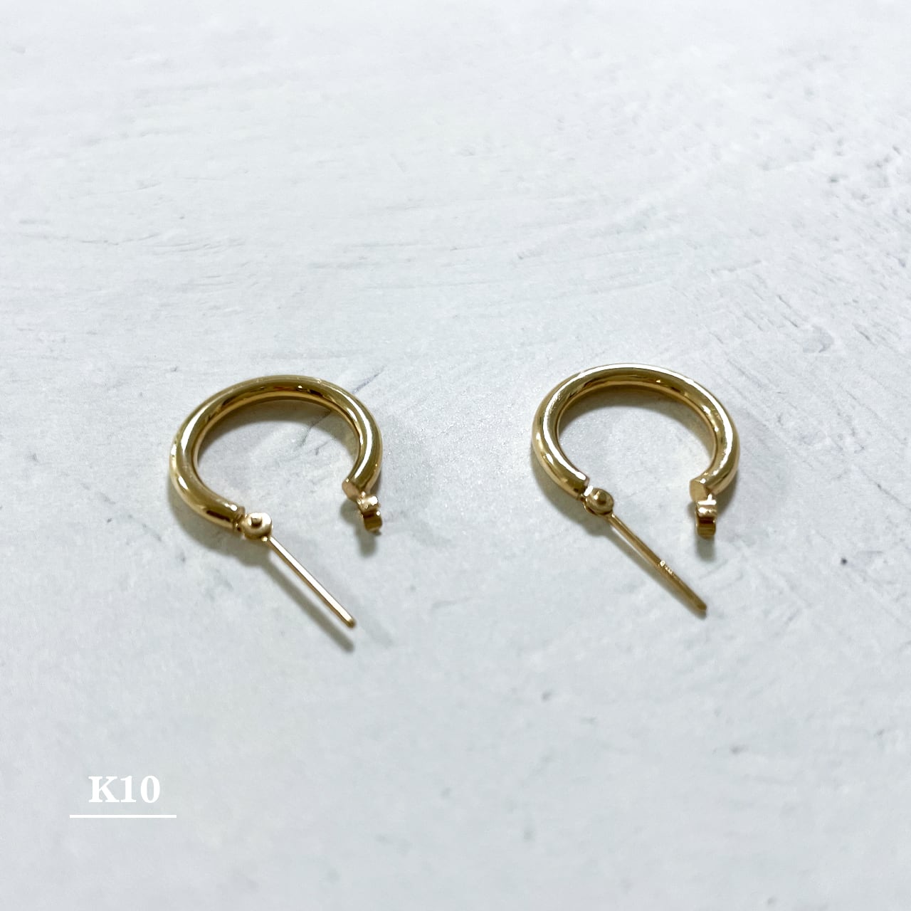 K10ゴールド｜フープピアスMサイズ（幅約0.2cm×直径約1.5cm） | eary