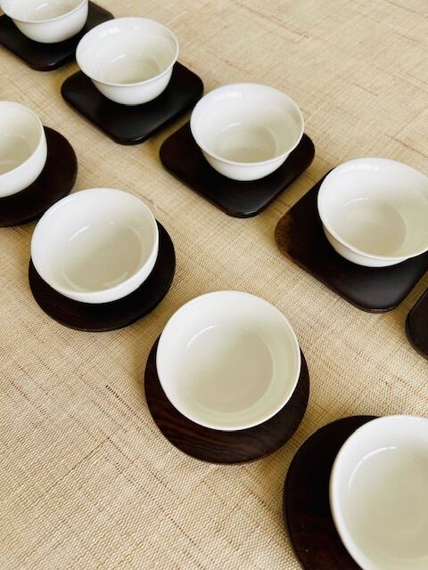 茶托 丸形 木（ダークブラウン） | 茶海堂 Chakaido