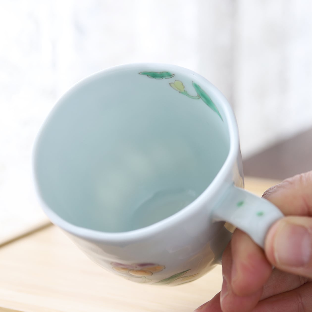 うつわ藍水 ｜マグカップ（大） パンジー ｜ 波佐見焼 | にっこう生活