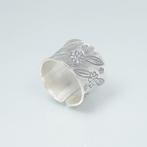 【カレンシルバー98％】花モチーフ　刻印　白銀