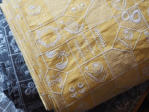 AMBERオリジナル 綿麻　刺繍生地　＊ 138cm巾 10cm ＊  イエロー